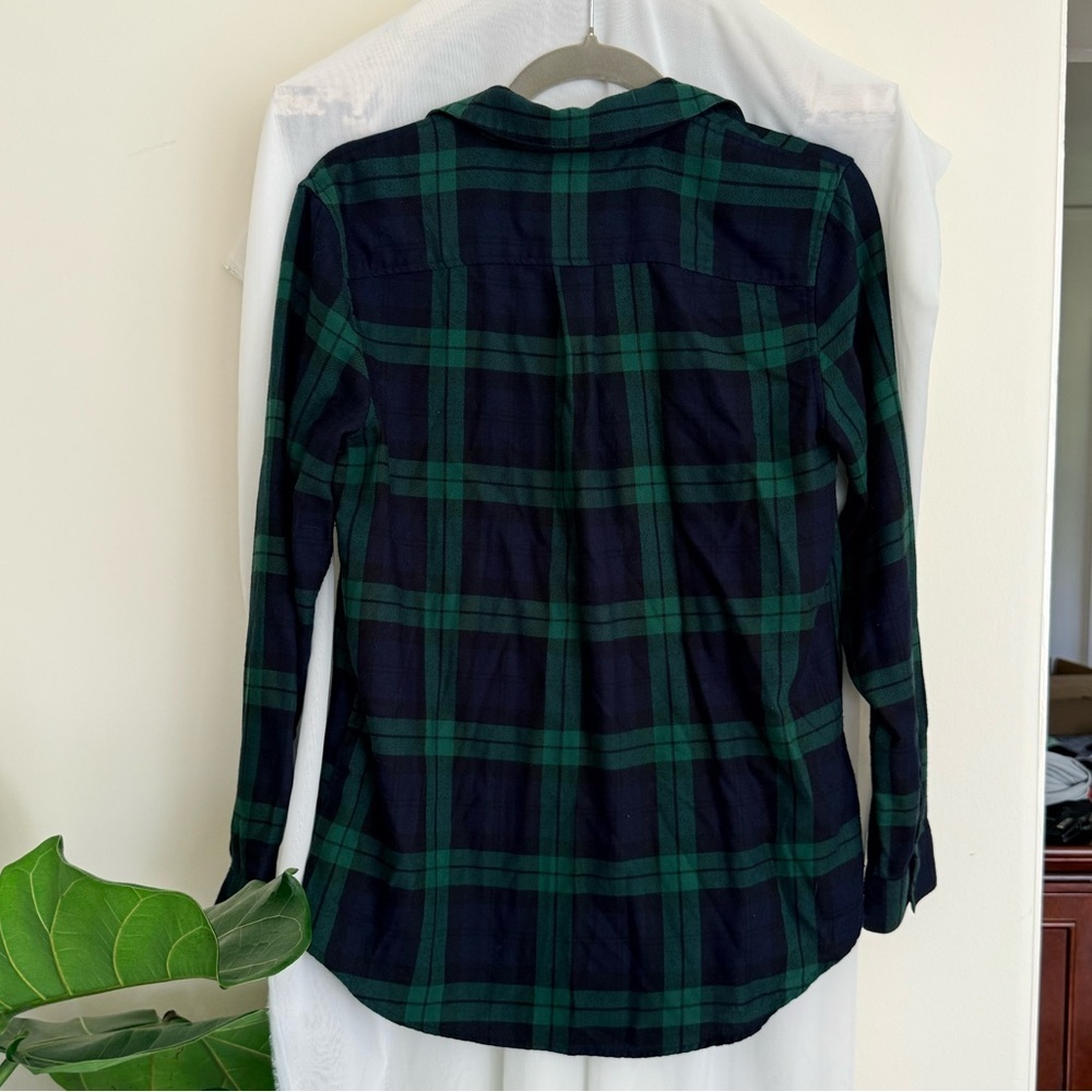 Bundle of 4 great button up collared tops Size Small - Picture 9 of 12